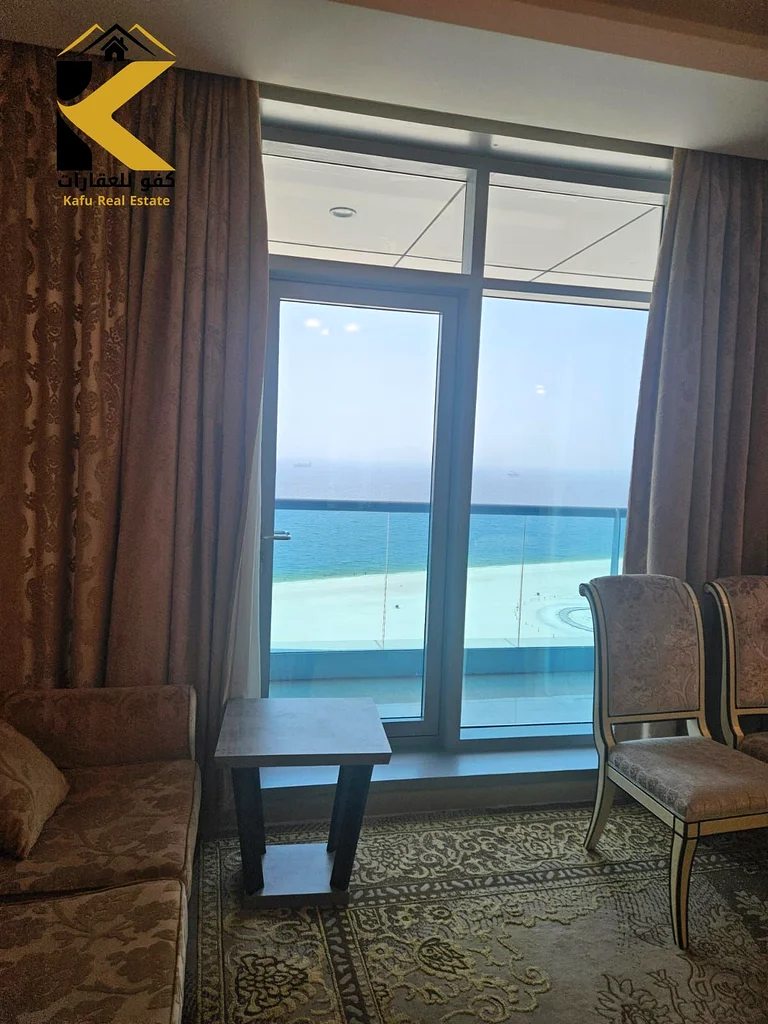 شقة مكونة من غرفتين نوم مع صالة للبيع في برج كورنيش عجمان | إطلالة على الكورنيش 263870977455491110