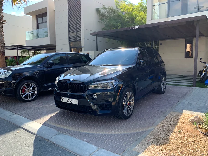 Twin turbo v8 power, 7 seater, wireless CarPlay, M performance exhaust63612445959426114