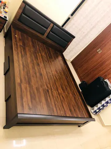 Bed queen size
