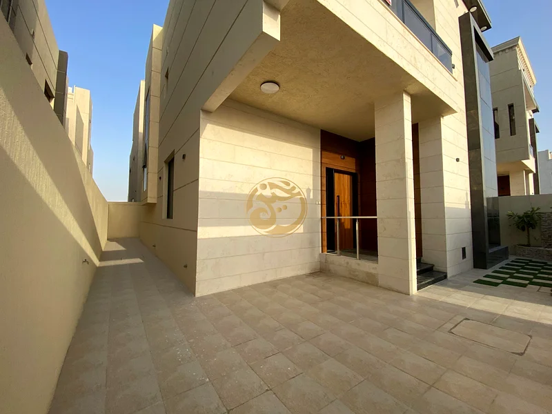 Luxury Villa | 5BR | Central AC | Prime Location | Freehold63884121564290111