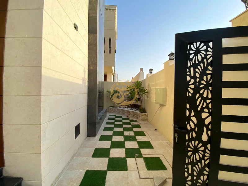 Luxury Villa | 5BR | Central AC | Prime Location | Freehold63884121564290113