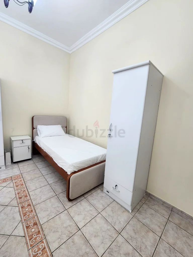 Ladies Bedspace With Balcony Available Burjman Mall Backside / HBL Bank Backside - 3min Metro Exit-363796680520066114