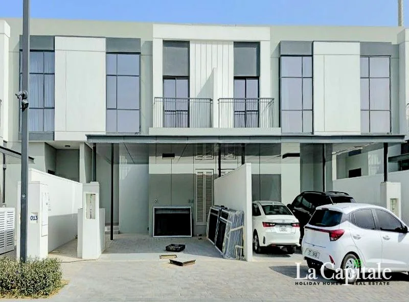 Single row | Close to Pool and Park | Huge Privacy63763279849730111