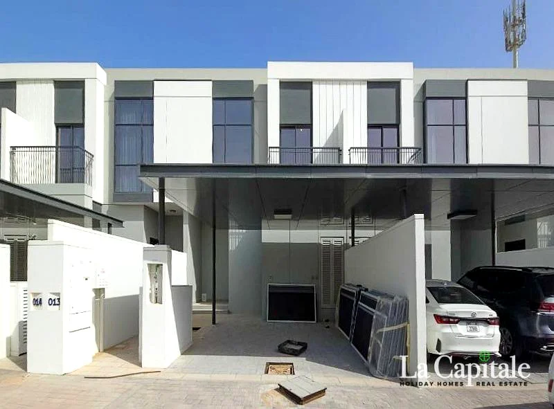 Single row | Close to Pool and Park | Huge Privacy63763279849730112