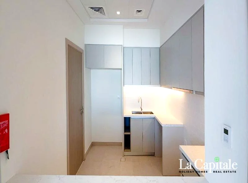 Single row | Close to Pool and Park | Huge Privacy63763279849730113