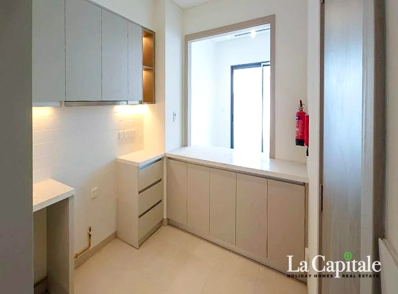 Single row | Close to Pool and Park | Huge Privacy63763279849730114