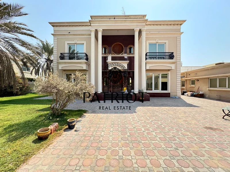 فيلا مستقلة مكونة من 5 غرف نوم مع حديقة كبيرة خاصة ووحدة خدمة63724888947715110