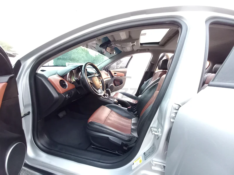 تقريبًا مثل سيارة جديدة من طراز شيفروليه كروز LTZ مجهزة بالكامل63612066240770114