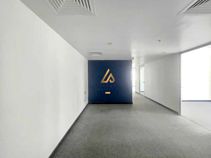 Fitted | Partitioned | On Sheikh Zayed Road63617435691521111