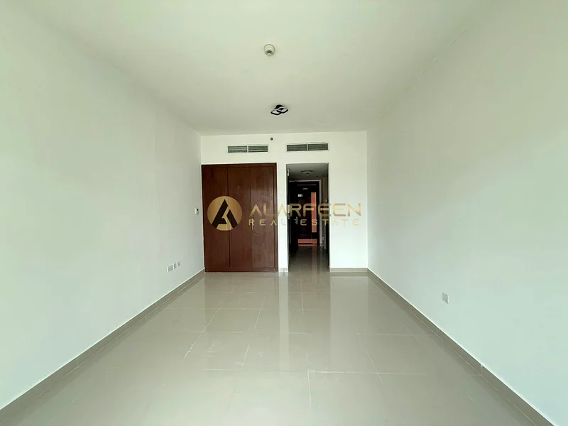 Spacious studio | Prime Location | Vacant63783580379393113