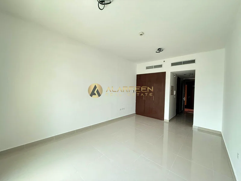 Spacious studio | Prime Location | Vacant63783580379393111