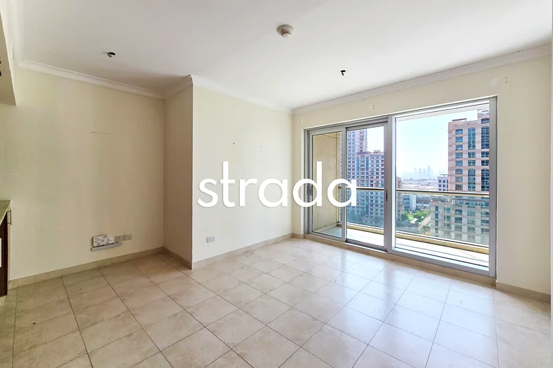 Vacant Unit | Lake Views | Bright Unit63921936990083111