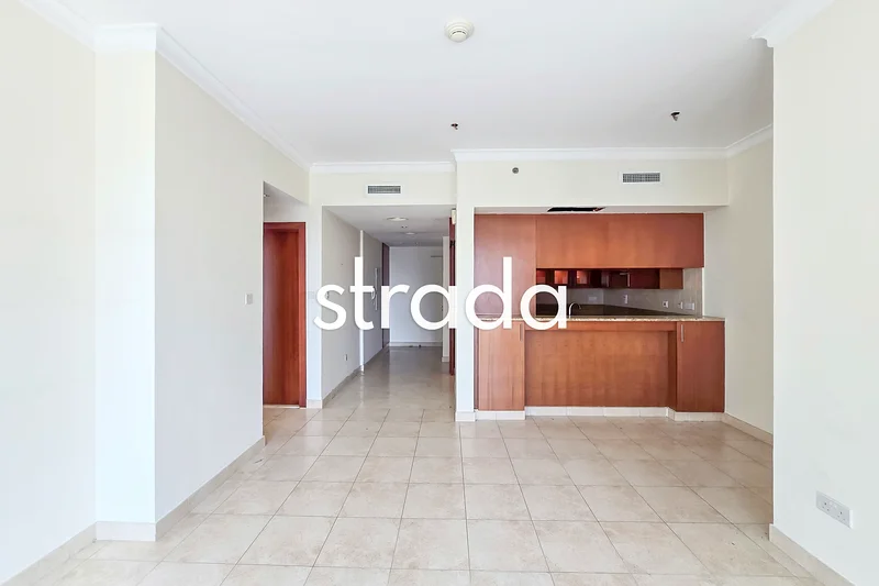 Vacant Unit | Lake Views | Bright Unit63921936990083113