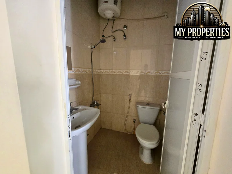 PRIME LOCATION WITH PARKING AND A WONDERFUL VIEW."63813426558339111