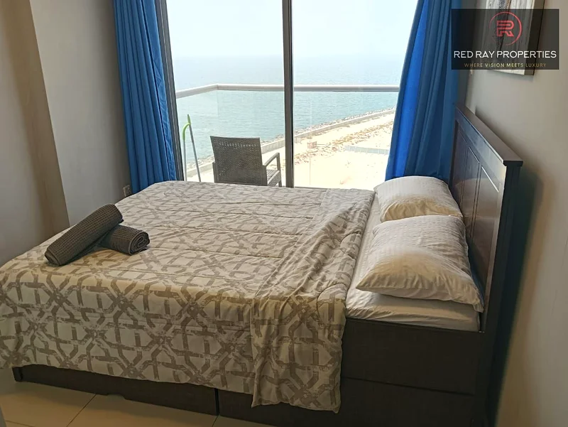 شقة فسيحة مطلة على البحر مكونة من غرفتي نوم مع أثاث | سنوي63814949310979113