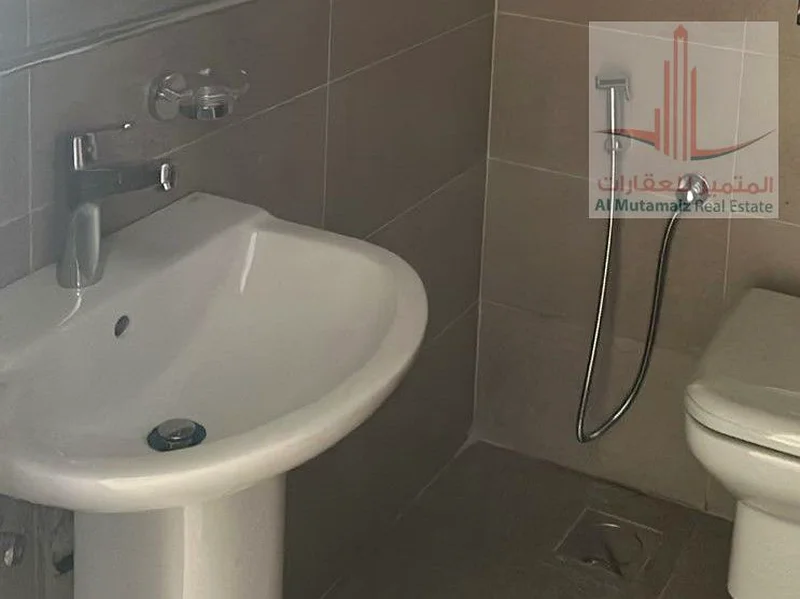 For sale, Jarir Building, excellent location, Al Bustan, bargain price63867044671745113