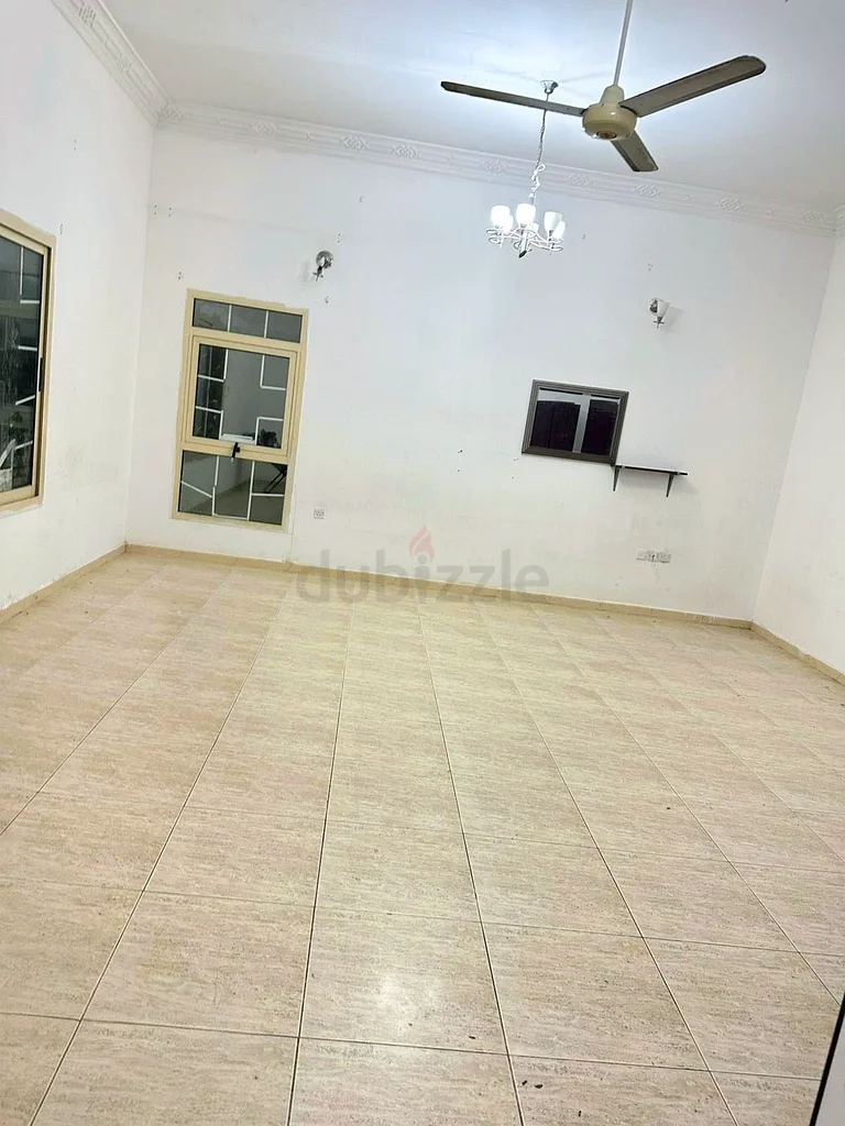استوديو واسع متاح في المحيصنة 363624229136642112