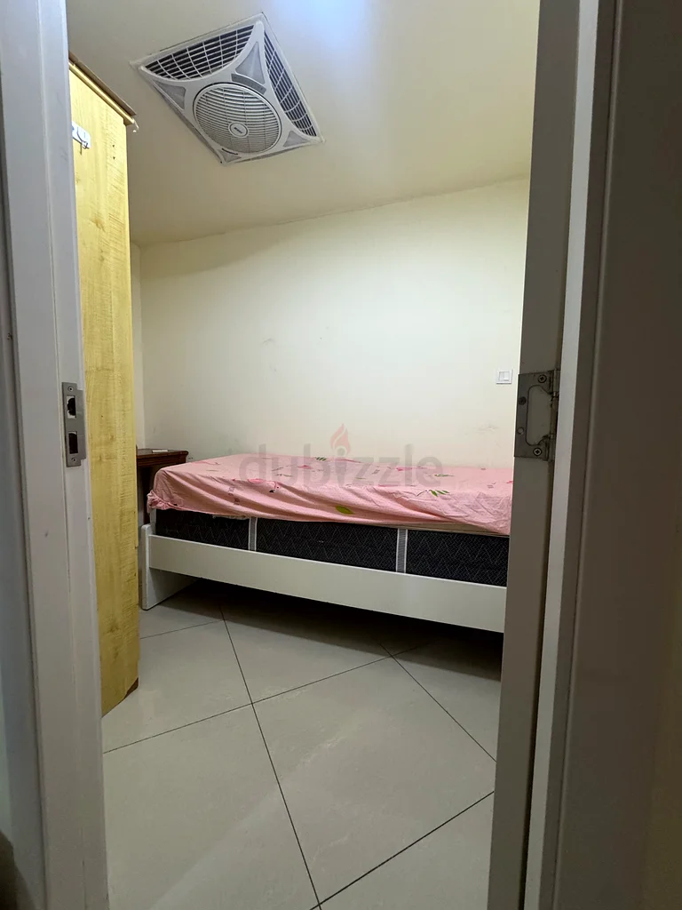 Executive partition for rent for females only63797699220737112