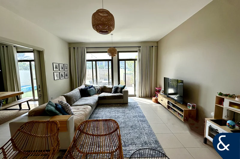 Corner | Single Row | Desirable Location63950459751810112