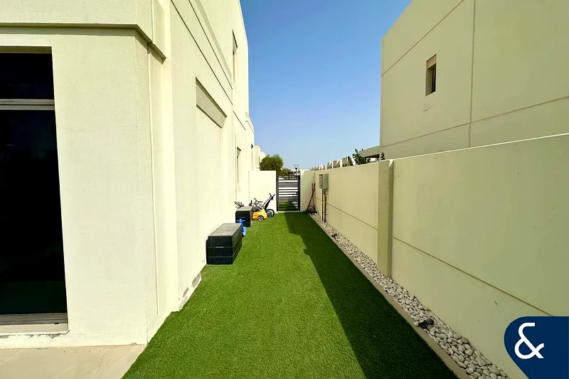 Corner | Single Row | Desirable Location63950459751810111