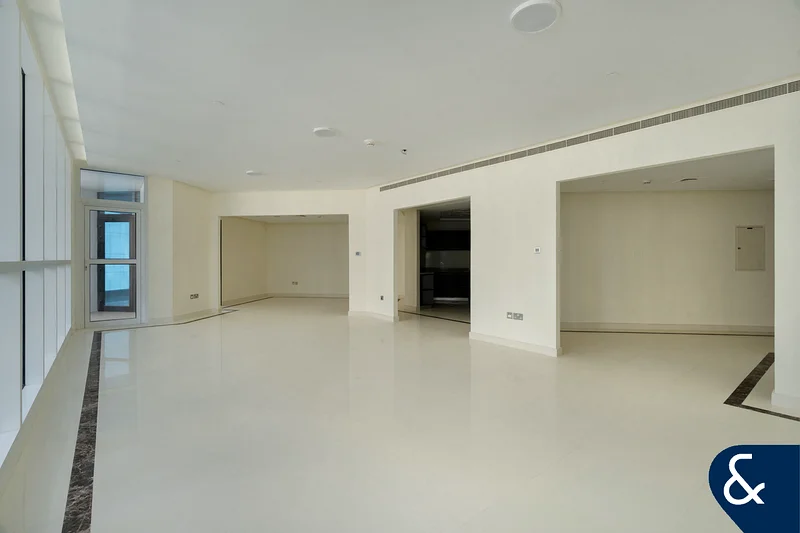2,979 Sq. ft. | Vacant Unit | High Floor64037935328899112