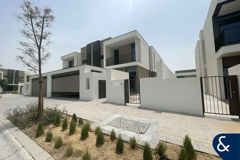 جديد بالكامل | موقع مميز | تخطيط واسع63762995039235110