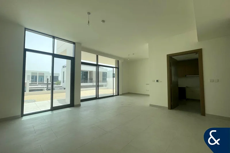 جديد بالكامل | موقع مميز | تخطيط واسع63762995039235111