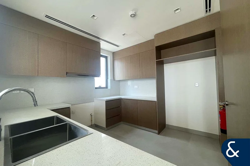 جديد بالكامل | موقع مميز | تخطيط واسع63762995039235113