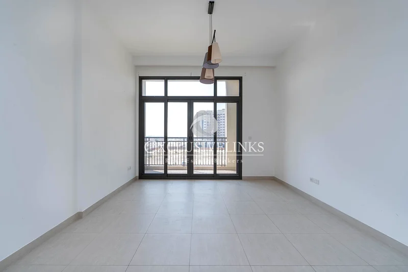 حديثة | شرفات | بالقرب من حديقة ساحة المدينة63736812065026112