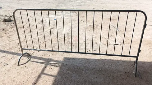 METAL BARRIER