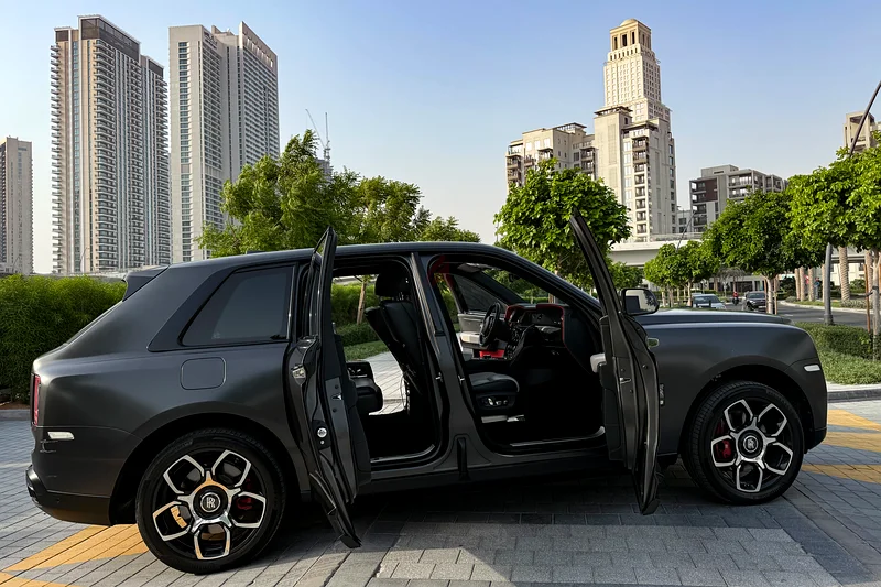 2022 ROLLS-ROYCE CULLINAN BLACK BADGE - VIEWING SUITE - FULL OPTIONS - UNDER WARRANTY63612065234561114