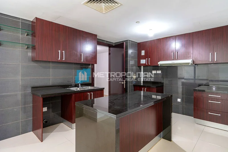 الطابق العالي | وحدة زاوية بـ 4 غرف نوم | إطلالة على المارينا | غسالة ملابس | النوع D63845518726019112