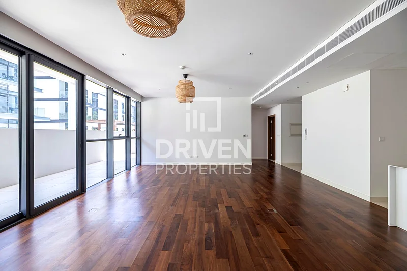 Unique Layout with Pool View | Vacant Apt63948597842433114