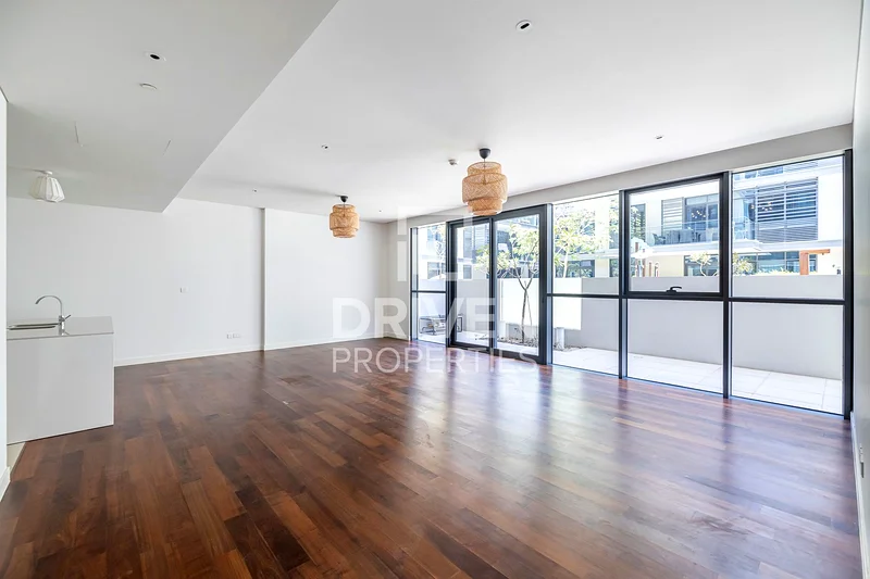 Unique Layout with Pool View | Vacant Apt63948597842433111