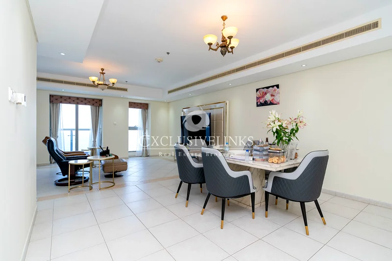 بائع متحمس | إطلالات على البحر والنخيل | مؤجر64041590783618112