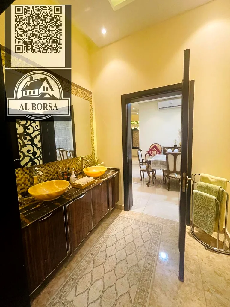 🏡 تأجير – فيلا سكنية/تجارية مميزة في الروضة 📍 الموقع: شارع رئيسي متميز، موقع استراتيجي وسهل الوصول63721988189314112