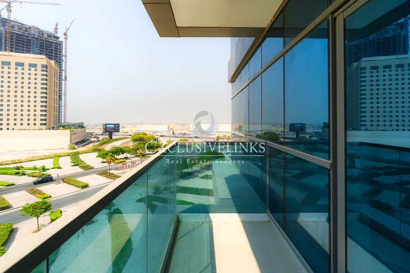 Spacious | Bright 1 BR | Skyline View63732018647555111