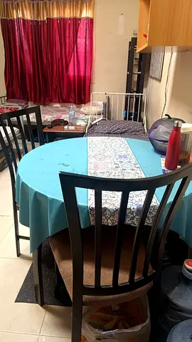 Executive Bachelor Bed Space Available No Commission Ready to move. Only 3 persons in the room.