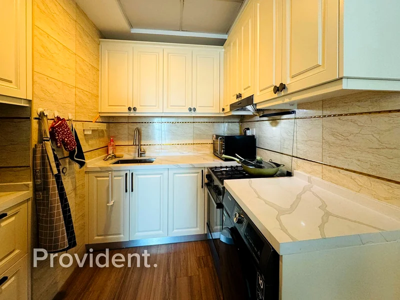 Upgraded | Furnished | Higher Floor | Vacant63749830361474112