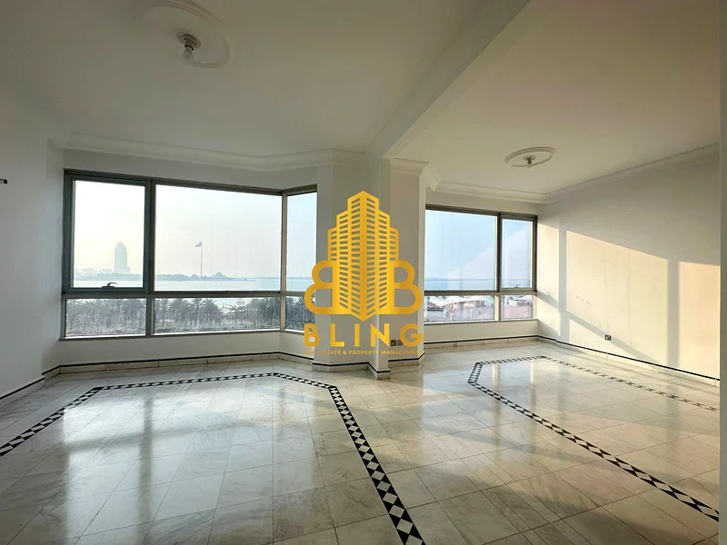 شقة رائعة بثلاث غرف نوم مع موقف سيارات وغرفة خادمة ومطبخ مغلق63612100618754112