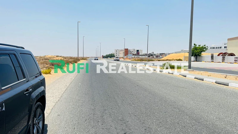 **🏭أرض صناعية بمساحة 29,064 قدم مربع على الطريق الرئيسي معروضة للبيع في منطقة الإمارات الصناعية الحديثة، أم القيوين**📍63818030468610114