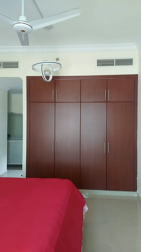 Burj Al-Kun is close to Salem Markets and close to City Center Ajman, directly on Sheikh Khalifa Street.63865879327619112