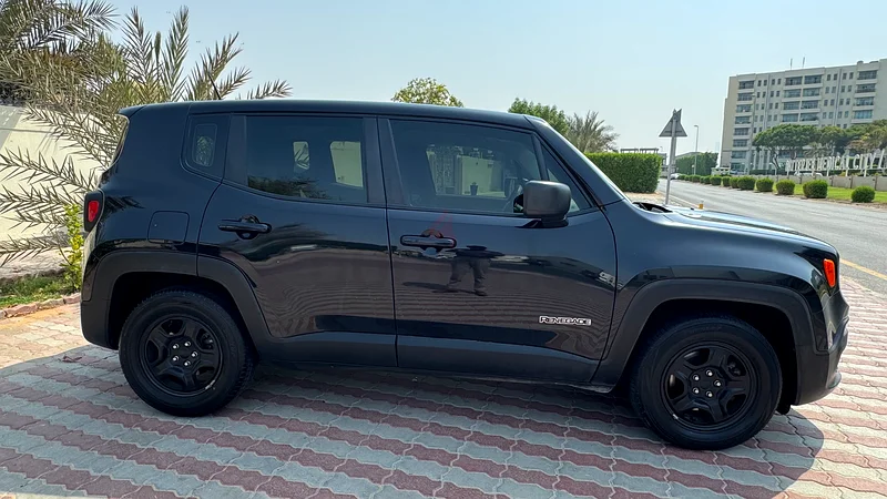 Well-maintained 2017 Jeep Renegade Sport (GCC Specs) available for urgent sale!63613463988993114