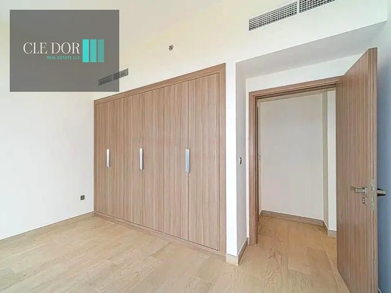 CORNER UNIT | CONVENIENT ACCESS | MORE NATURAL LIGHT63977657096321112