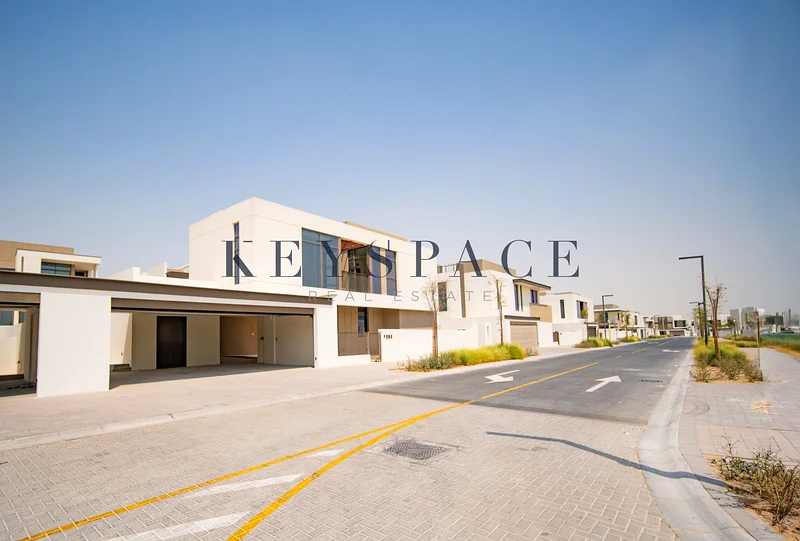 4BR VILLA l UNFURNISHED l NEAR TO PARK l FAMILY FRIENDLY COMMUNITY63612102269697112