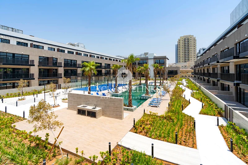 Stunning Pool View | 1 B/R plus Study63786759057795111