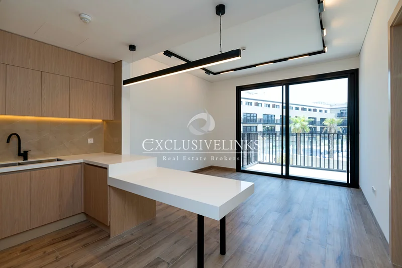 Stunning Pool View | 1 B/R plus Study63786759057795112
