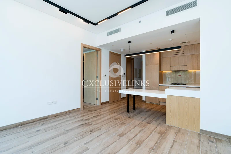 Stunning Pool View | 1 B/R plus Study63786759057795114