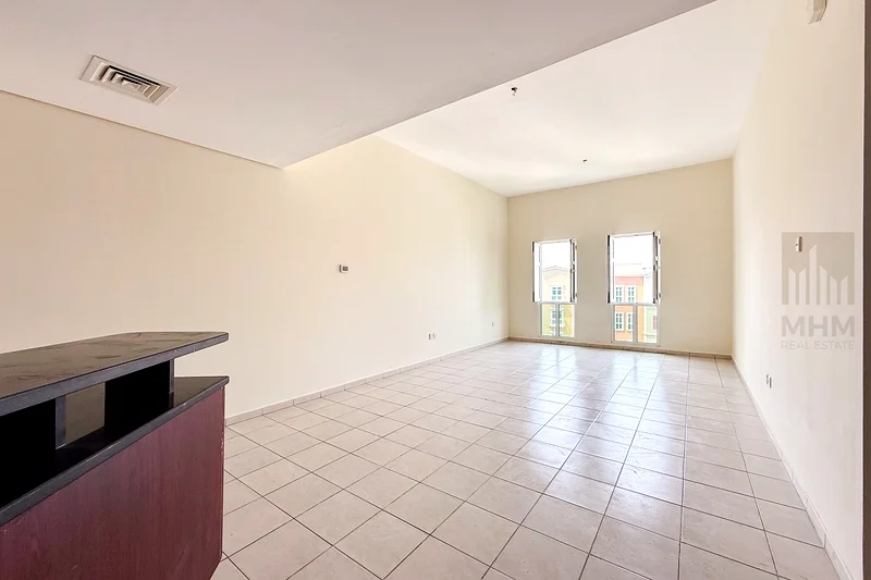 Bright 1 BHK | Walking Distance from Metro | Greenery View63807903904259113