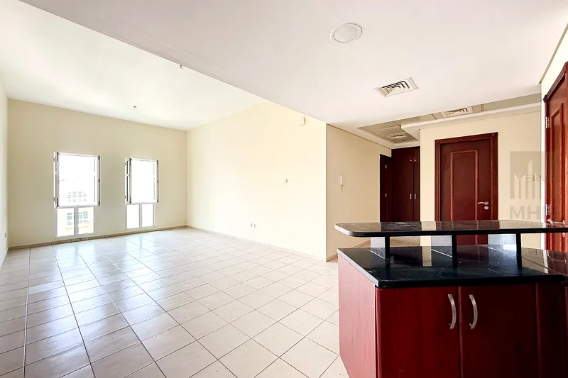 Bright 1 BHK | Walking Distance from Metro | Greenery View63807903904259114